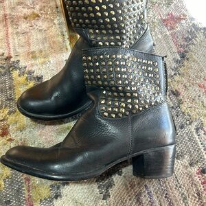 Dolce Vita boots black with golds studs